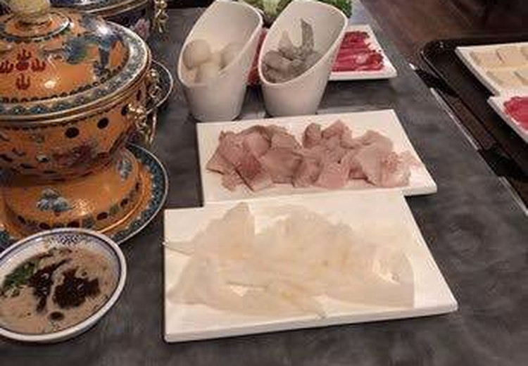 YK hotpot 4915 50 st Yellowknife, NT X1A 1R6 (, Yellowknife