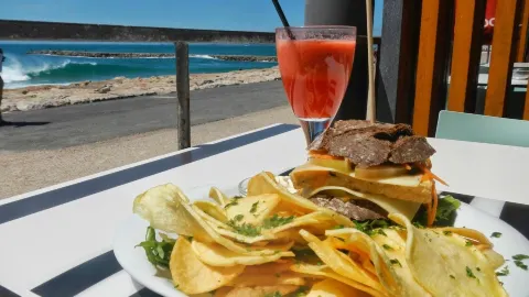 Marcelino Beach Club in Almada