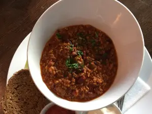 Hollvin Restaurant & Bar