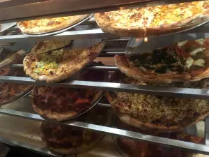 Ernesto's Pizza