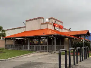 Hooters