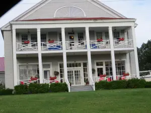 Thunder Bay Inn