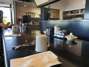 Sandy's Café