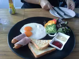 S Cafe & Bistro