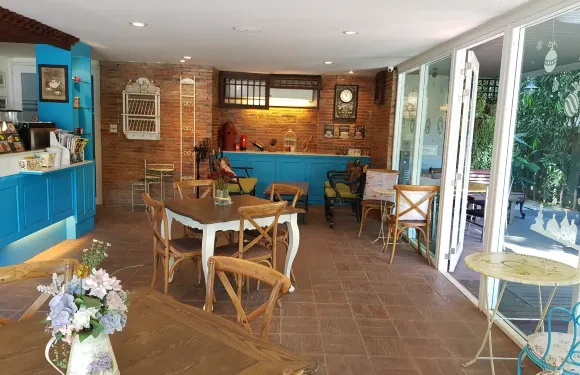 De May Coffee House