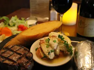 Driftwood Restaurant & Lounge