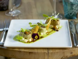 Tattersall's Brasserie, Broadway