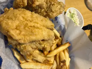 Louie's Bar & Grill