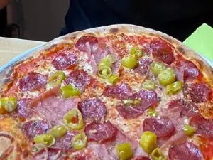 Feuerpfeils Holzofenpizza