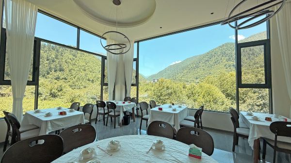 康定山河汇民宿·餐厅
