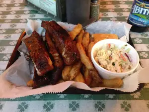 T's Smokehouse & Grill