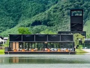广东翡翠湾白天鹅温泉度假酒店·知竹水上餐厅