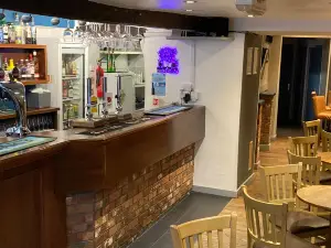 Bar 13