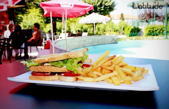 Latitude café & lounge