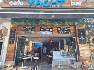 Yacht Cafe Bar