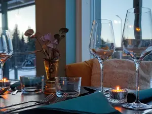 Jolie Lounge & Café