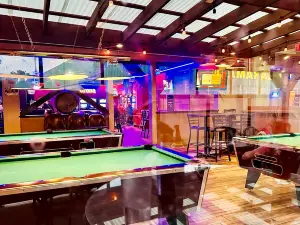 Yavis Family Restaurant & PropRoom Lounge