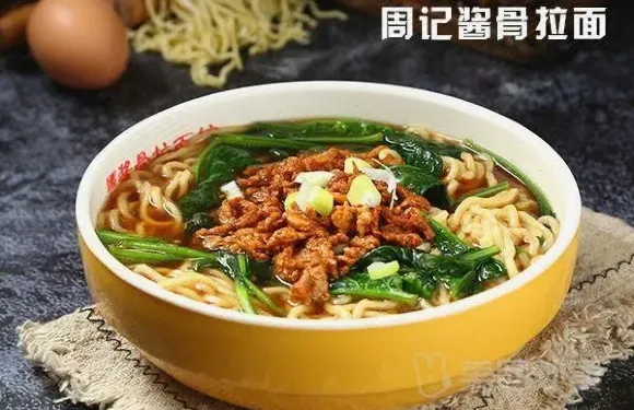 周記醬骨拉麵館