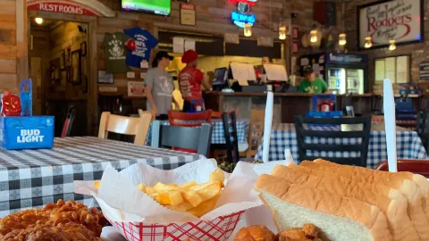 Gus's World Famous Fried Chicken in Memphis