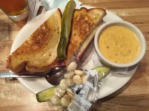 Paul's Deli Restaurant