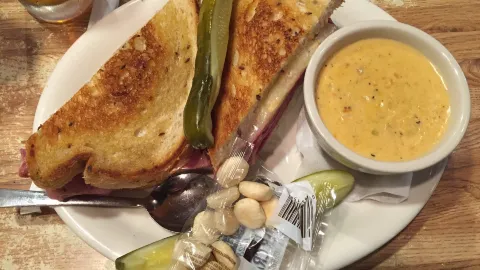 Paul's Deli Restaurant in วิลเลียมสเบิร์ก