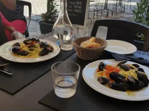 La Dama - Cafe Bistrot