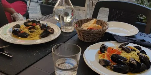 La Dama - Cafe Bistrot