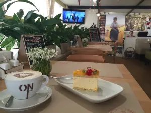 Cafe Mamin Khleb