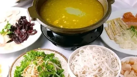 灵宝小吃韩四娃鸡汁米线店(步行街店) in Sanmenxia