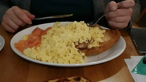 M&S Cafe in 貝辛斯托克