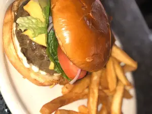 Gus's New York Pizza & Bar
