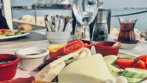 Ship Inn Marina Restaurant in 안탈리아