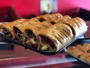 Nelly's Italian Cafe & Pizza