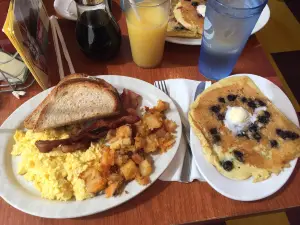 Eggs N'at