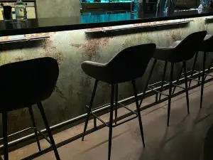 12 Steps Bar