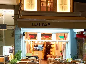 Baltas