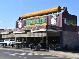 Henri's Wodonga Bakery
