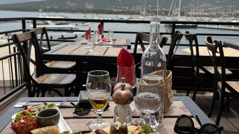 Via Marine Le Bistrot in คาลวี