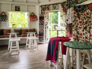 Le Cafe Francais Bakery & Boutique