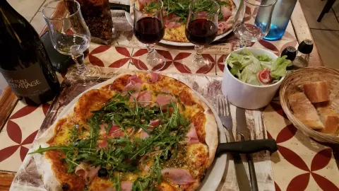 Vieux Cafe d'Aniathazze in Uzes