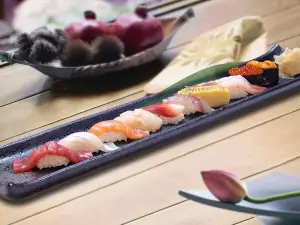 8 1/2 Asian Restaurant & Sushi