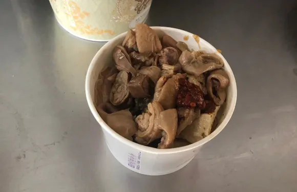 Lao Wu Lao Tie Ma Chou Dou Fu