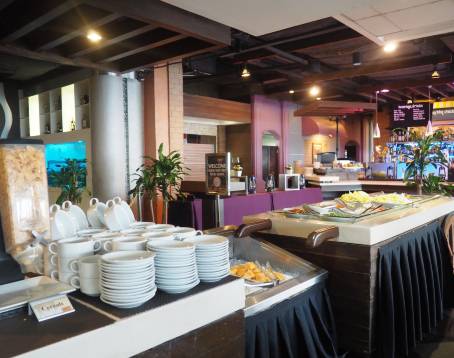 Makan Makan Asian Food Village