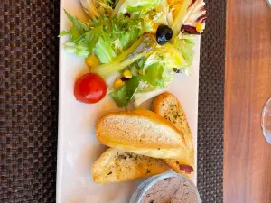 La Cabana Bar & Grill