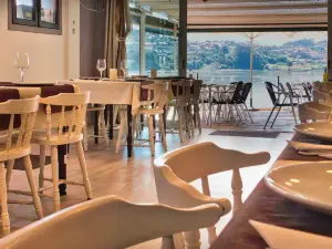 Pinela Bistro