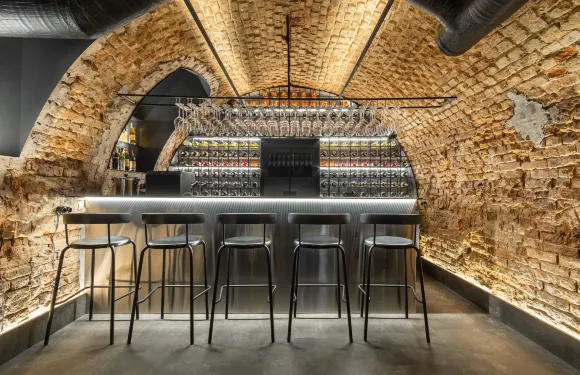 Neskromnyi wine bar