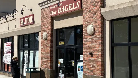 Teaneck Road Hot Bagels in Teaneck