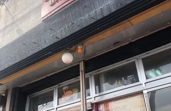 THE BURGER BARN