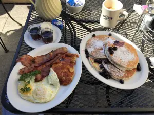 American Host Restaurant & Catering