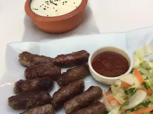 Özcanlar Köfte Sahil Şubesi